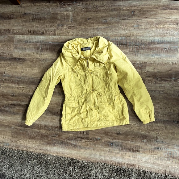 Yellow women’s lightweight jacket. Kenneth Cole reaction brand. Sz medium - Picture 2 of 2